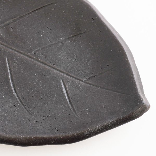 画像5: 【ta・ta・la このは】柿の葉 黒 【ta・ta・la KONOHA】Persimmon Leaf Plate Black (5)