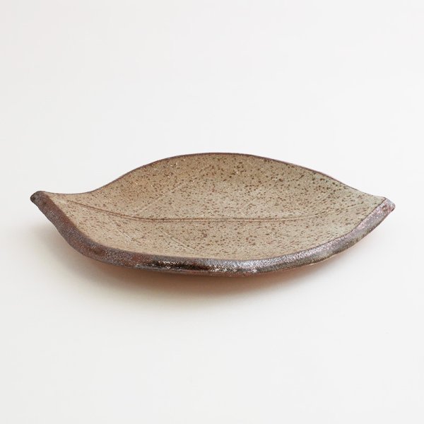 画像3: 【ta・ta・la このは】柿の葉 白唐津 【ta・ta・la KONOHA】Persimmon Leaf Plate Shirokaratsu (3)