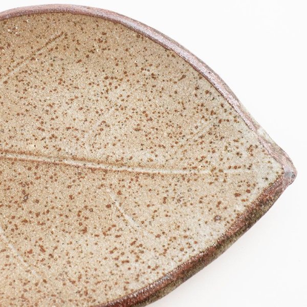 画像5: 【ta・ta・la このは】柿の葉 白唐津 【ta・ta・la KONOHA】Persimmon Leaf Plate Shirokaratsu (5)