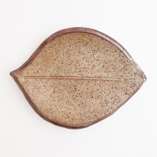 画像4: 【ta・ta・la このは】柿の葉 白唐津 【ta・ta・la KONOHA】Persimmon Leaf Plate Shirokaratsu (4)
