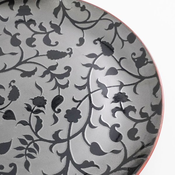 画像4: 【MIWAKU -魅惑-】丸皿(中) 黒 【MIWAKU -魅惑-】Round Plate Medium Black (4)