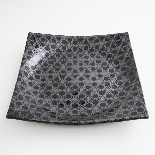 画像3: 【市蔵】黒手引き7.5寸正角皿 【市蔵】Black Hand-drawn 23cm Square Plate (3)
